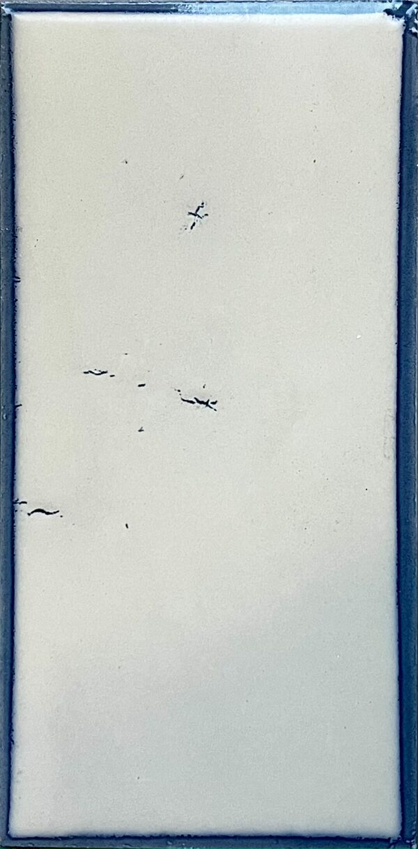Faïence blanche à bords bleus
10x20 cm - ép. 7 mm